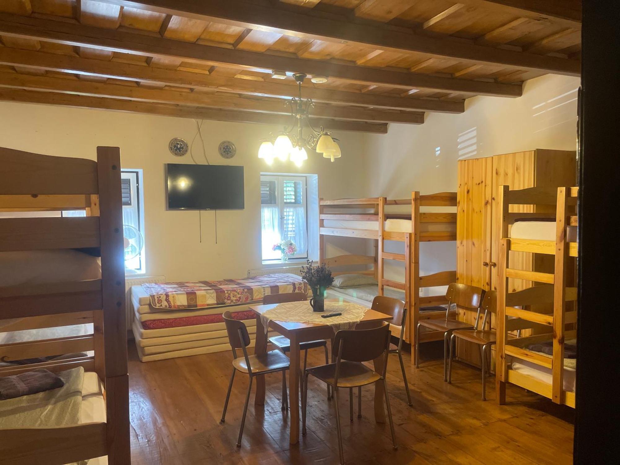 Almosdi Topart Vendeghaz Exteriör bild