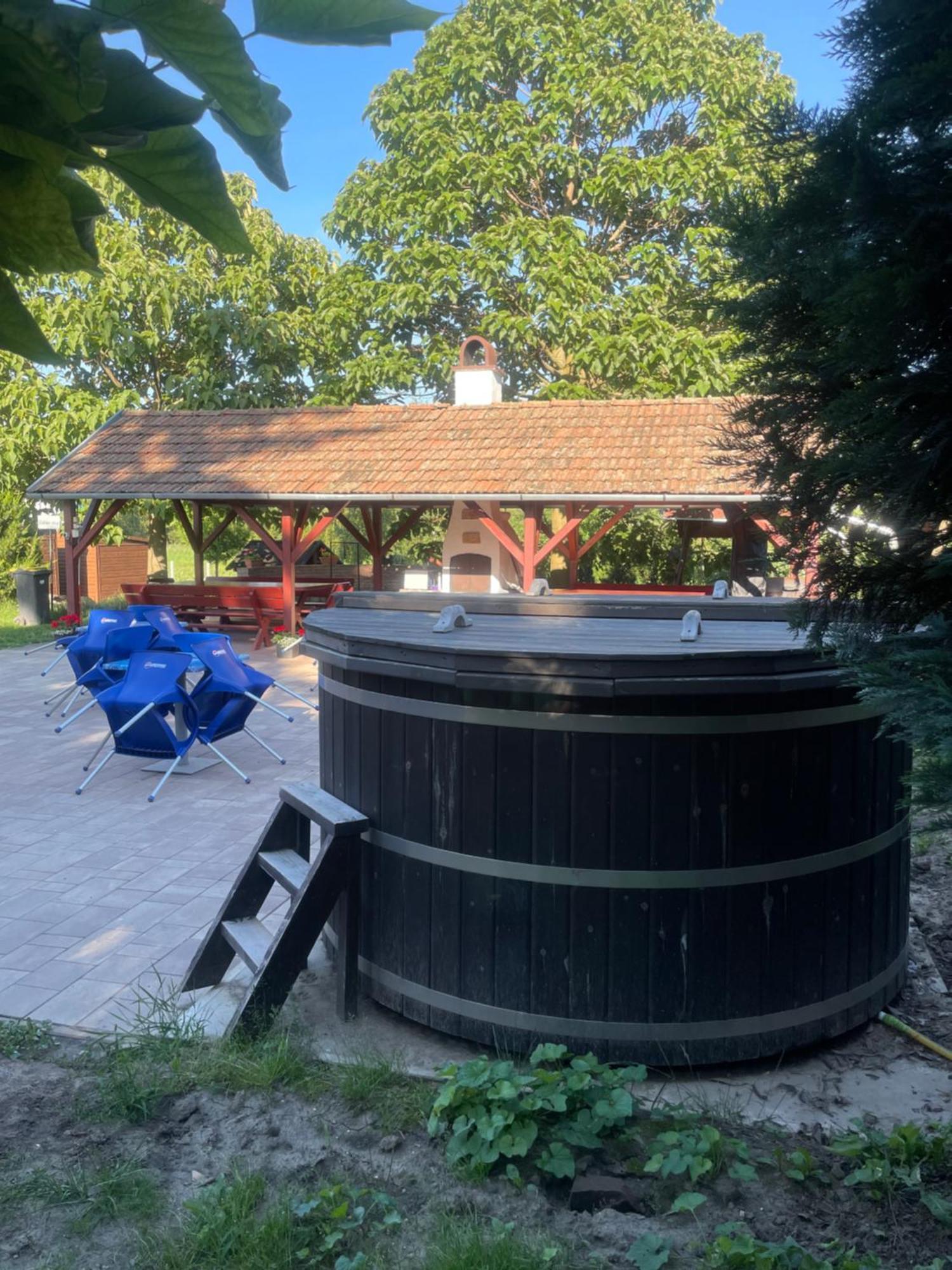 Almosdi Topart Vendeghaz Exteriör bild