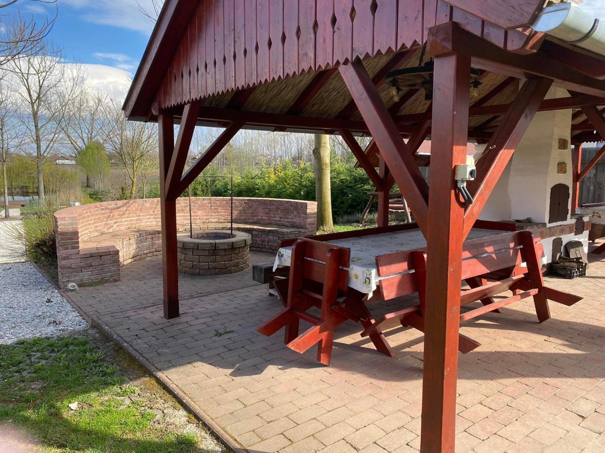 Almosdi Topart Vendeghaz Exteriör bild
